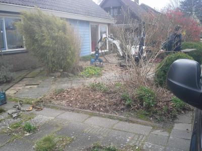Voortuin met vijver 
